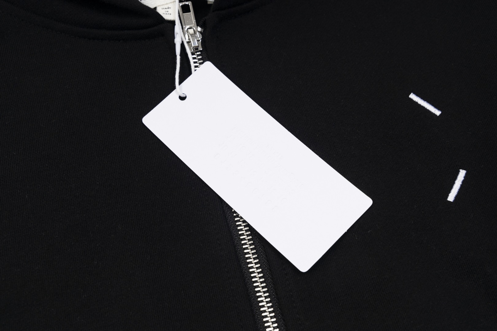 高版本MaisonMargiela/马吉拉 经典款刺绣四角标开衫外套-Chinese UA Cheap High Quatity Brand Clothes Bags handbags Sneakers wholesale wholesaler seller from China Factory suppliers Fashion Clothing Shoes best Quality Beautiful Price 高版本MaisonMargiela/马吉拉 经典款刺绣四角标开衫外套