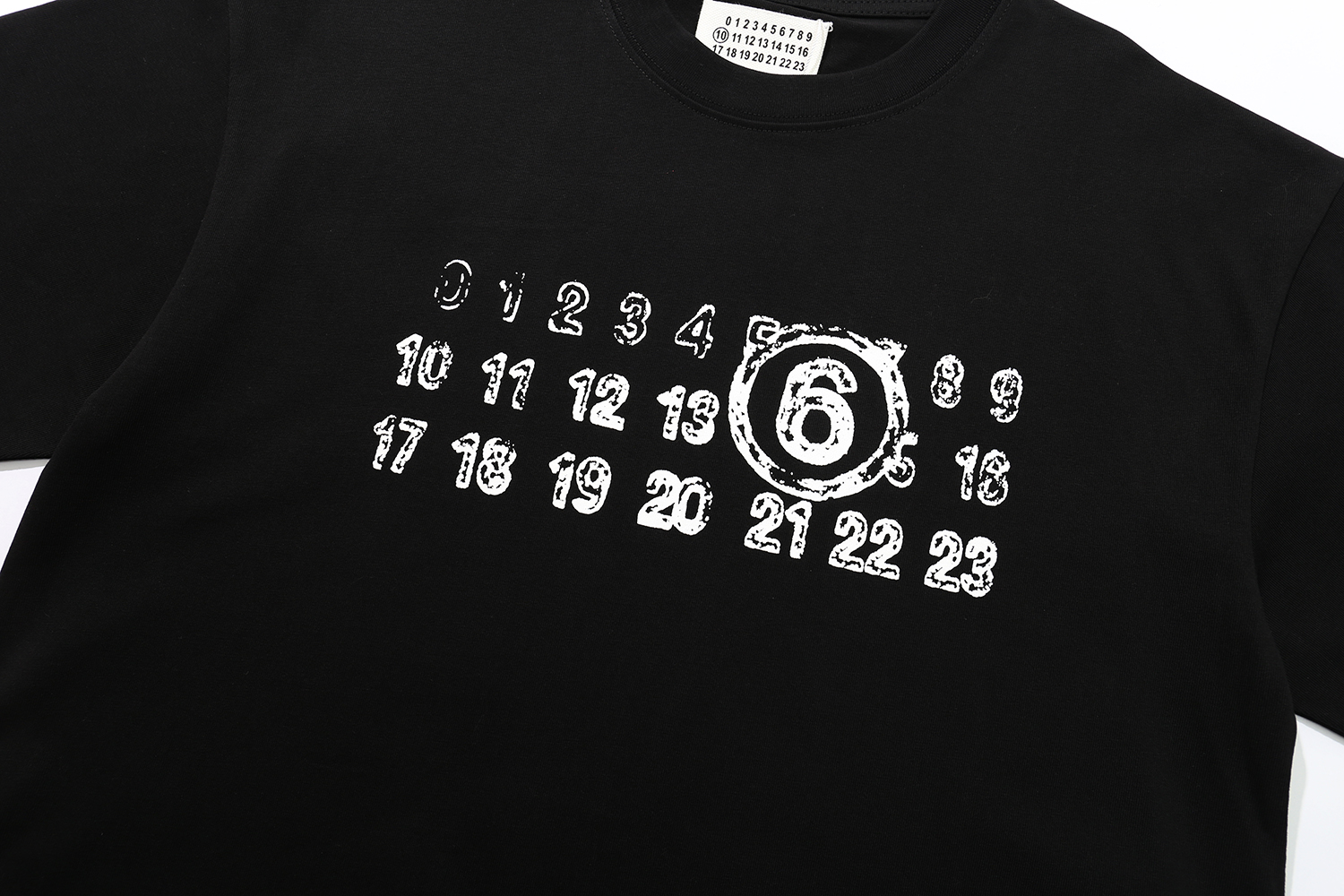 高版本MaisonMargiela/马吉拉 数字印花短袖-Chinese UA Cheap High Quatity Brand Clothes Bags handbags Sneakers wholesale wholesaler seller from China Factory suppliers Fashion Clothing Shoes best Quality Beautiful Price 高版本MaisonMargiela/马吉拉 数字印花短袖