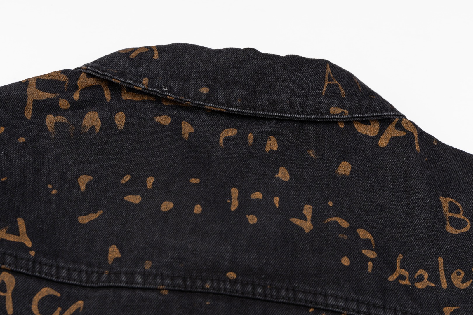 高版本BALENCIAGA/巴黎世家 弹幕满印字母牛仔外套-Chinese UA Cheap High Quatity Brand Clothes Bags handbags Sneakers wholesale wholesaler seller from China Factory suppliers Fashion Clothing Shoes best Quality Beautiful Price 高版本BALENCIAGA/巴黎世家 弹幕满印字母牛仔外套