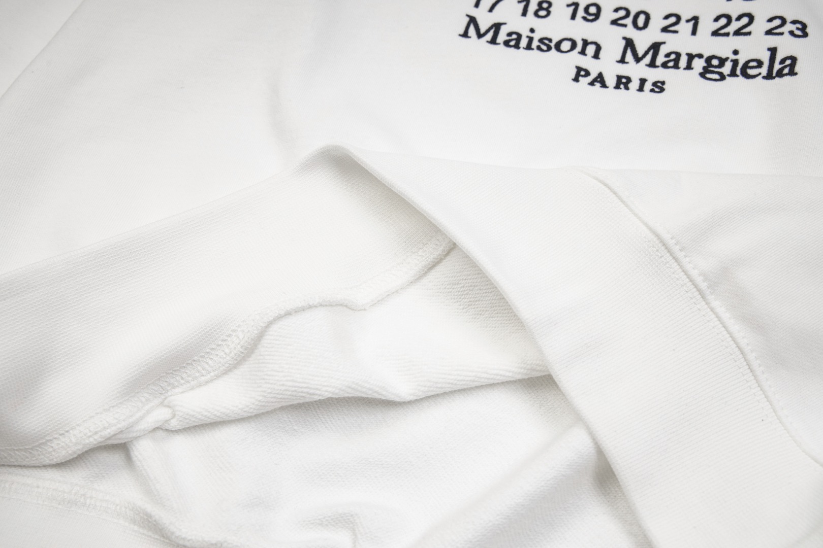 高版本MaisonMargiela/马吉拉 刺绣数字字母连帽卫衣