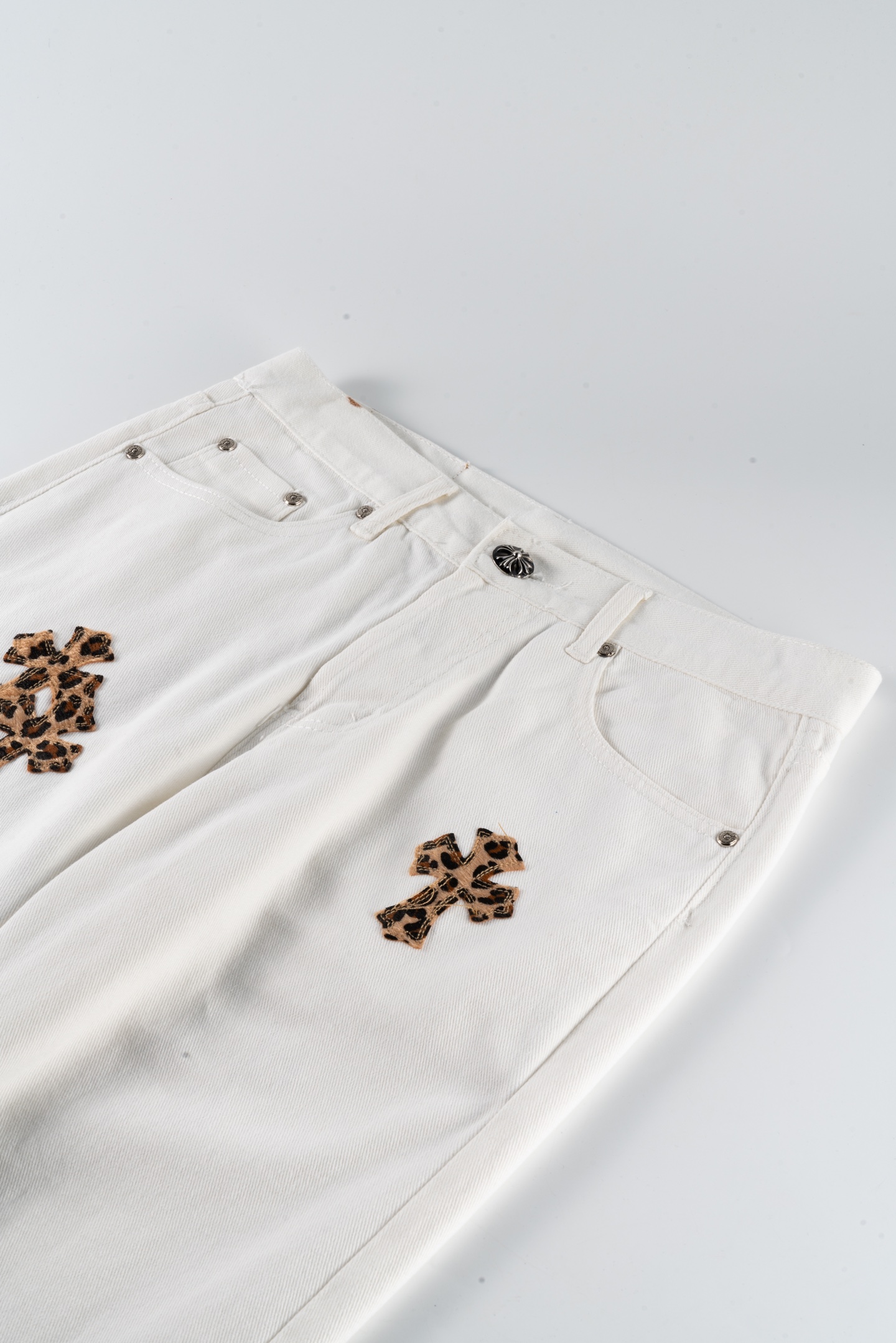 高版本Chrome Hearts克罗心 豹纹皮标十字牛仔裤-High Quatity Cheap Brand wholesale wholesaler seller Clothes Bags handbags Sneakers Top Fashion Clothing Shoes from China Factory Chinese suppliers best Quality Beautiful Price 高版本Chrome Hearts克罗心 豹纹皮标十字牛仔裤