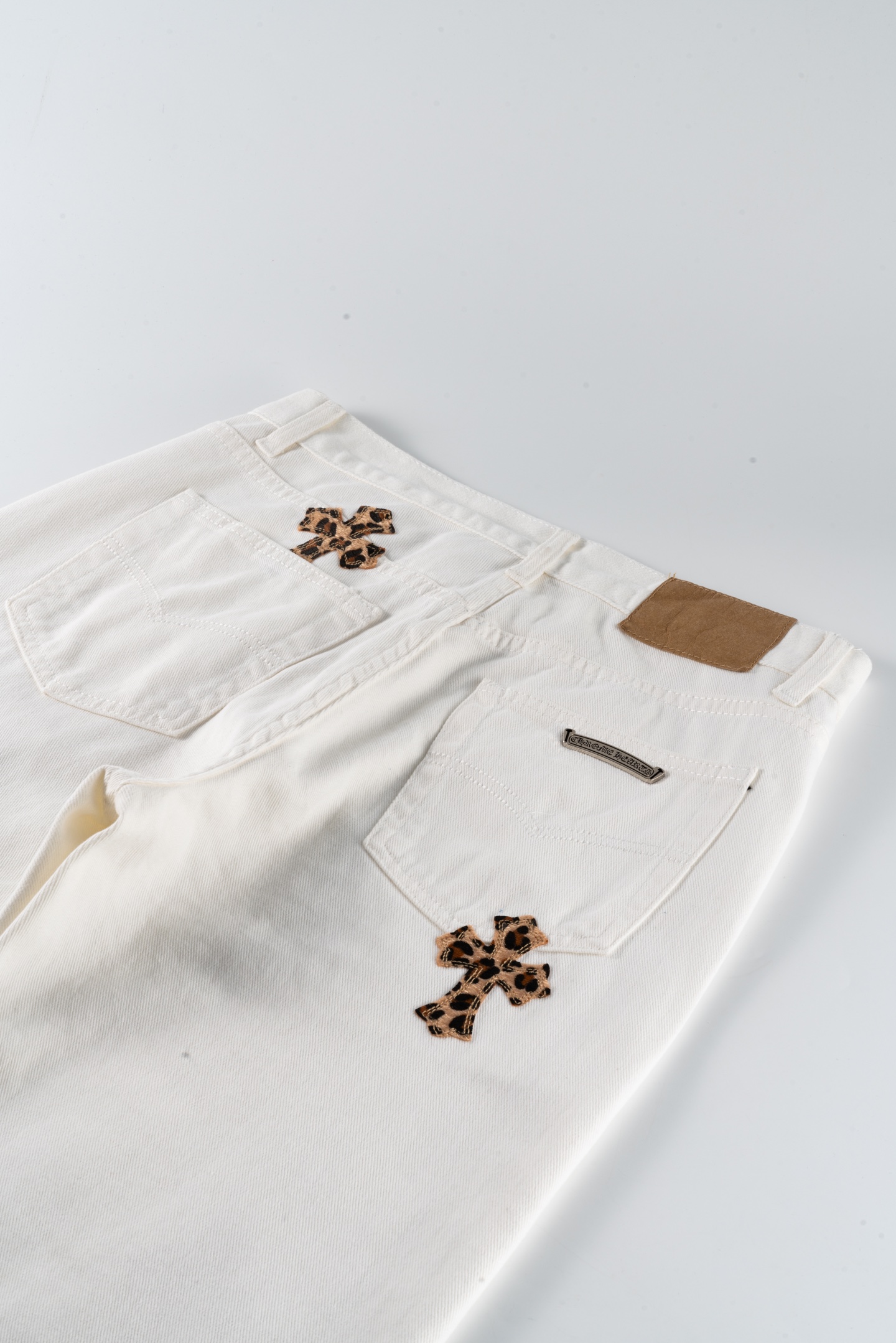 高版本Chrome Hearts克罗心 豹纹皮标十字牛仔裤-High Quatity Cheap Brand wholesale wholesaler seller Clothes Bags handbags Sneakers Top Fashion Clothing Shoes from China Factory Chinese suppliers best Quality Beautiful Price 高版本Chrome Hearts克罗心 豹纹皮标十字牛仔裤