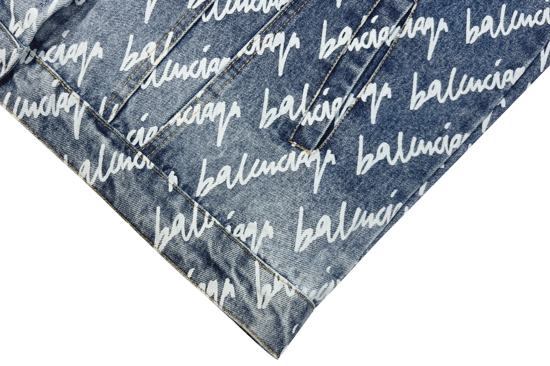 高版本BALENCIAGA/巴黎世家 弹幕满印字母牛仔外套