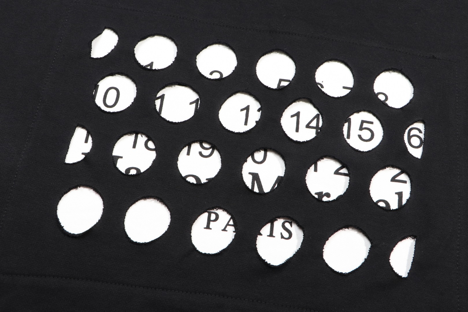 高版本MaisonMargiela/马吉拉 胸前刺绣后背破洞数字连帽卫衣-莆田鞋,莆田鞋货源,高仿鞋,高仿鞋货源,安福档口,莆田高仿鞋,莆田鞋批发,高仿鞋批发,莆田高仿运动鞋,高仿运动鞋,莆田运动鞋 高版本MaisonMargiela/马吉拉 胸前刺绣后背破洞数字连帽卫衣