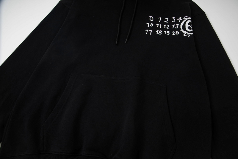 高版本MaisonMargiela/马吉拉 侧边数字印花连帽卫衣