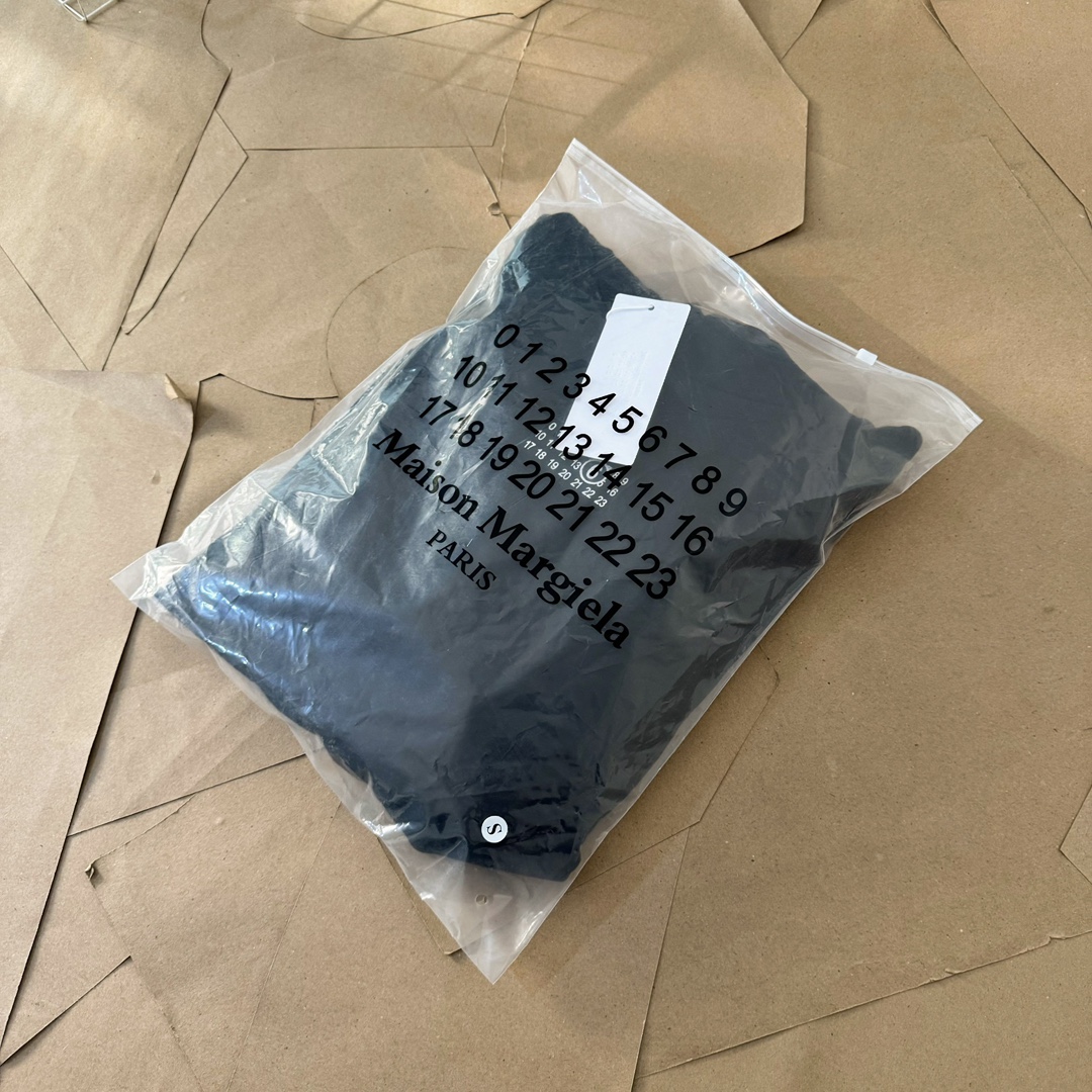 高版本MaisonMargiela/马吉拉 刺绣数字小标连帽卫衣