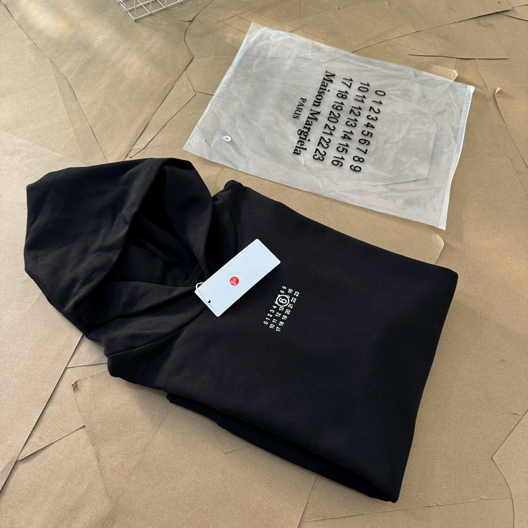 高版本MaisonMargiela/马吉拉 刺绣数字小标连帽卫衣