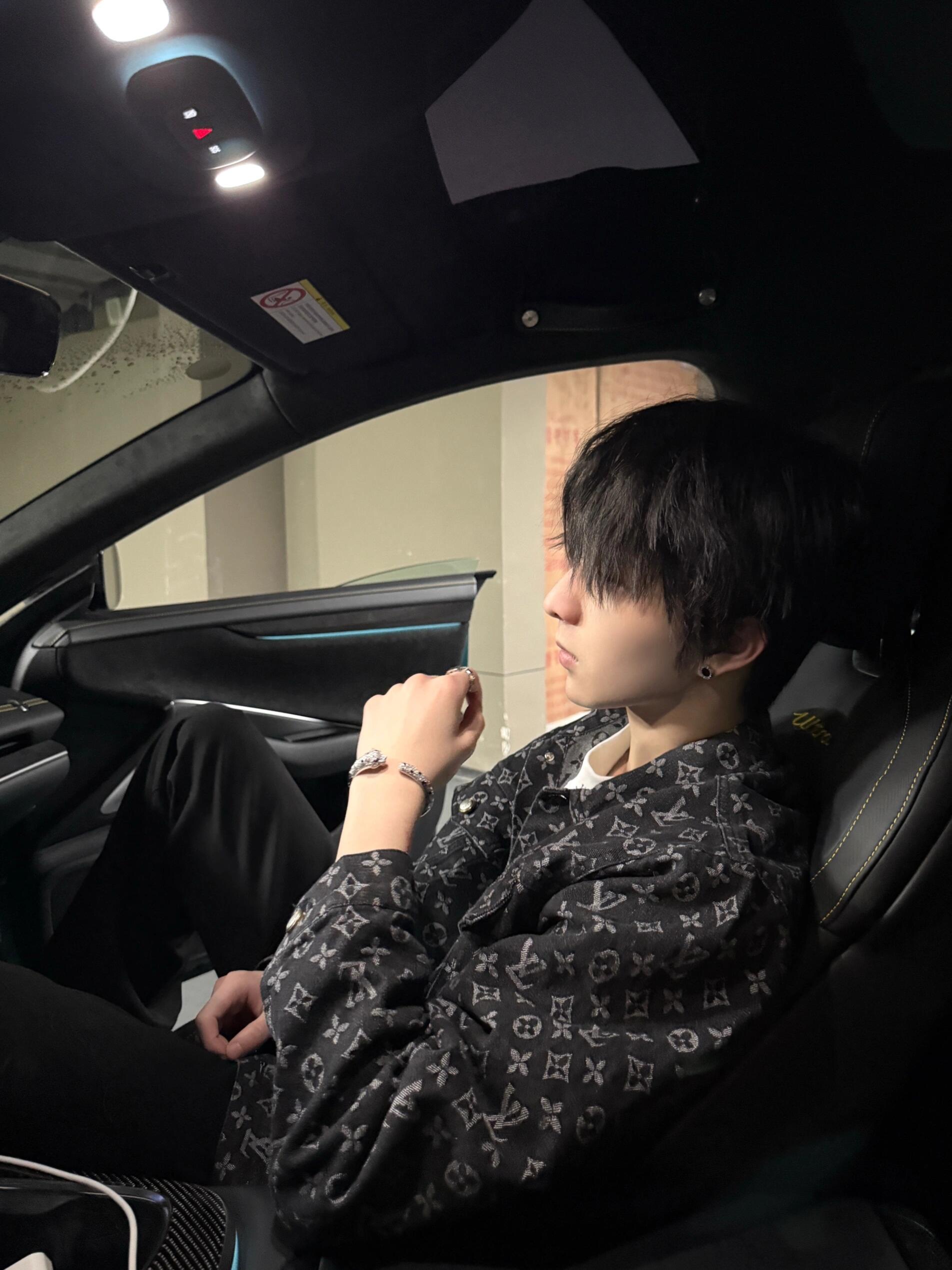 #LOUIS VUITTON路易威登 联名款满印长袖牛仔外套 上身效果图#