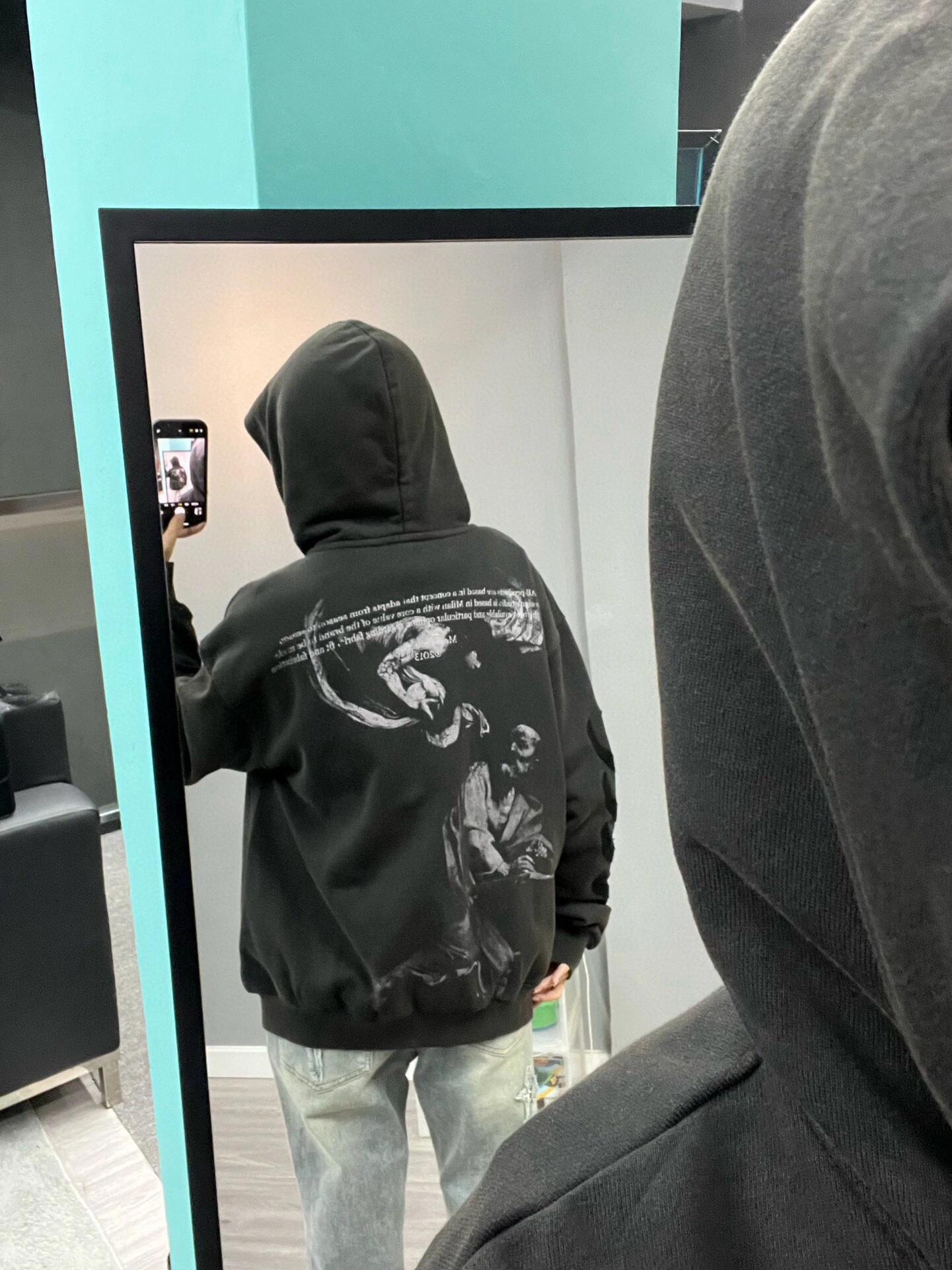 #OFF-WHITE 圣马修与天使印花水洗卫衣 上身效果图#