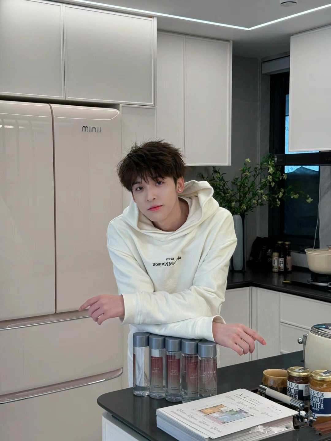 #MaisonMargiela/马吉拉 刺绣反字母连帽卫衣 上身效果图#