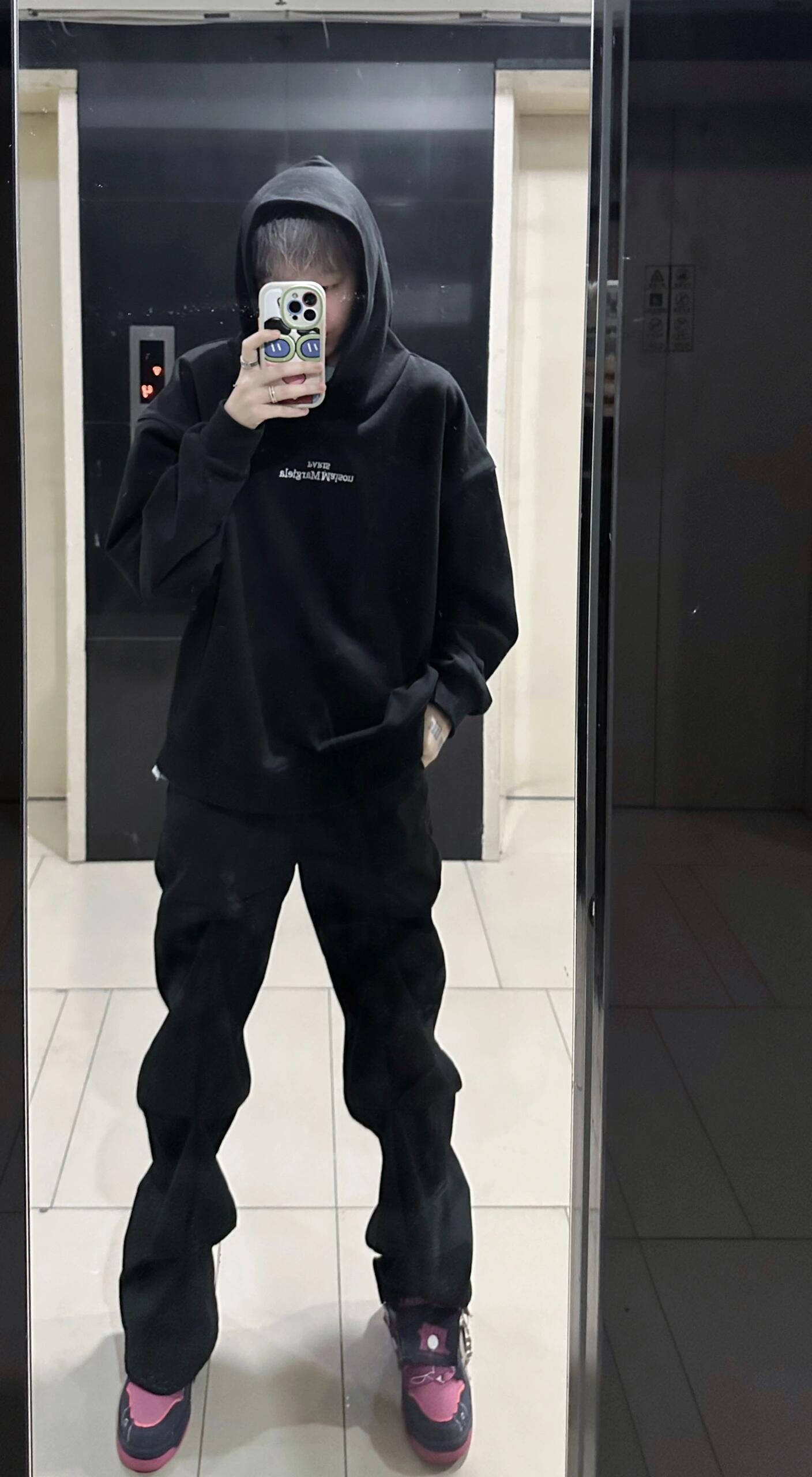 #MaisonMargiela/马吉拉 刺绣反字母连帽卫衣 上身效果图#