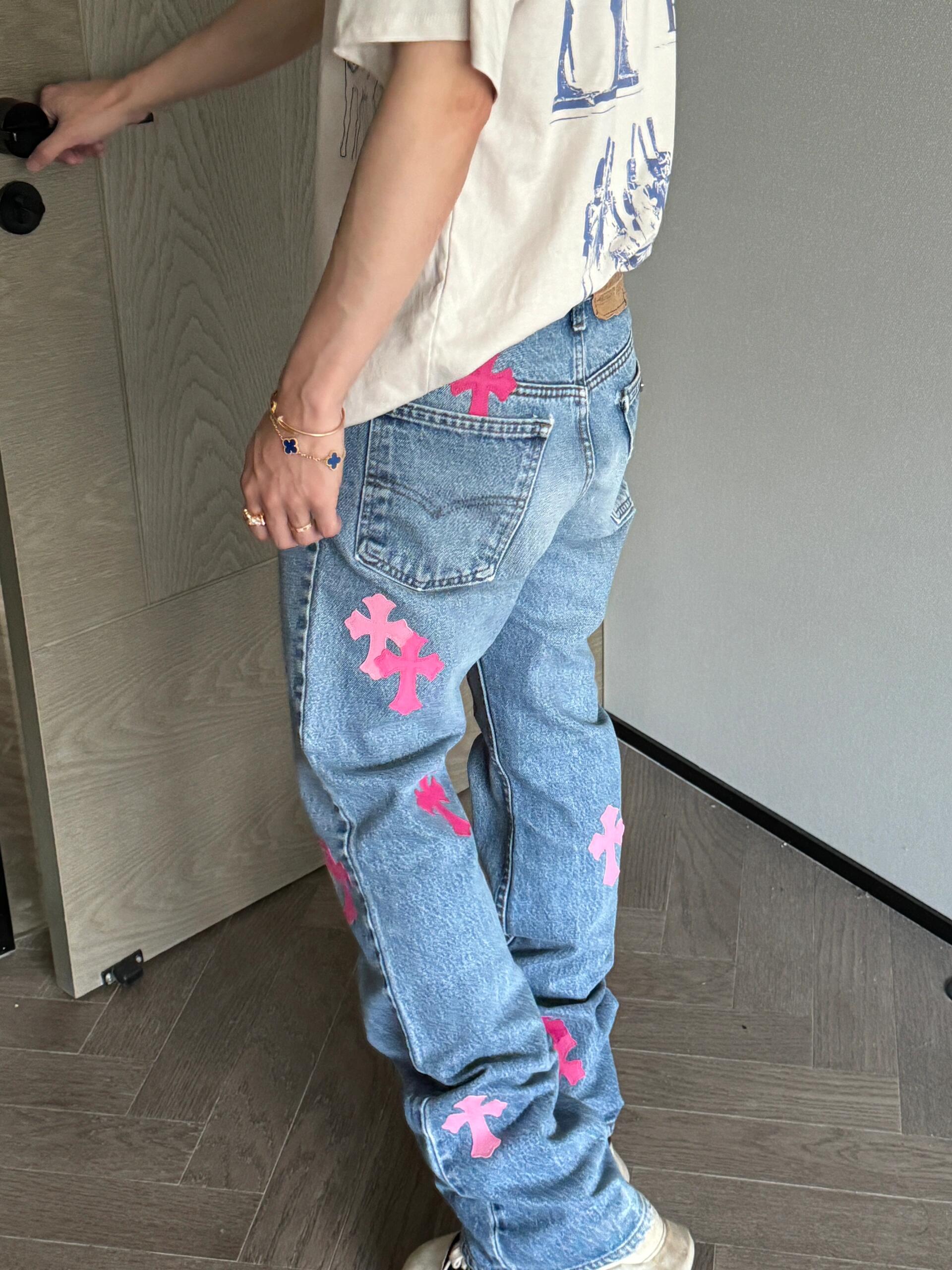 #Chrome Hearts克罗心 迈阿密限定粉十字皮标水洗牛仔裤 上身效果图#