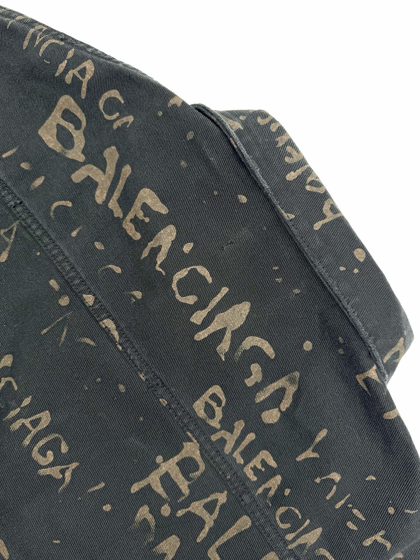 高版本BALENCIAGA/巴黎世家 弹幕满印字母牛仔外套