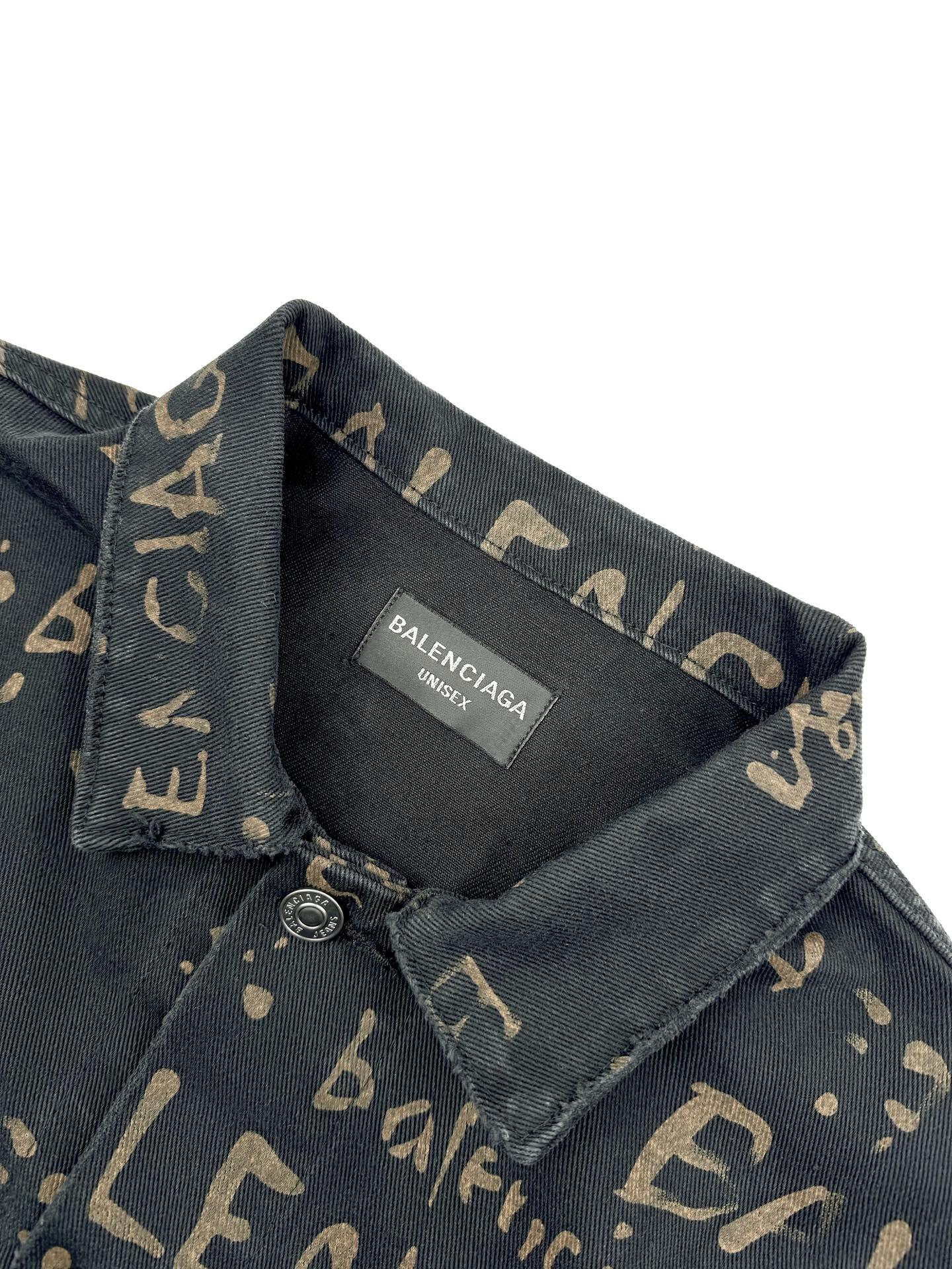 高版本BALENCIAGA/巴黎世家 弹幕满印字母牛仔外套