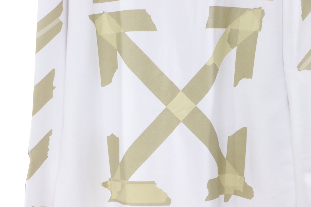 💰260
高版本OFF-WHITE C/O VIRGIL ABLOH 胶带箭头印花连帽卫衣,男女同款,经久不息的爆款。采用420g高克重纯棉毛圈面料,经过高温高压印花工艺,永不退色永不开裂。重叠印花具有层次感。定制字母帽绳、洗水吊牌等辅料标配,细节到位。os版型上身毫无压力
尺码:S-XL