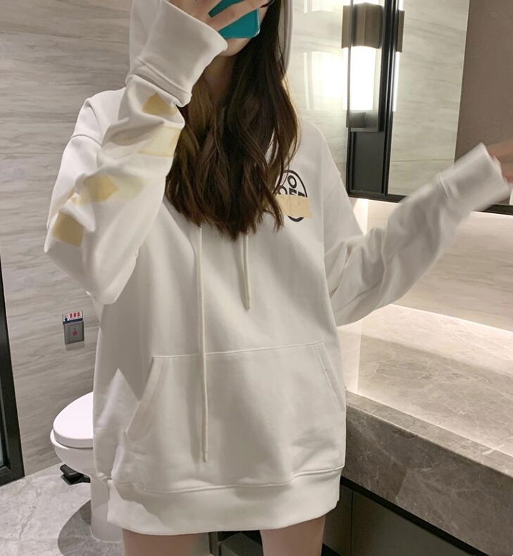 #OFF-WHITE 胶带箭头印花连帽卫衣 上身效果图#