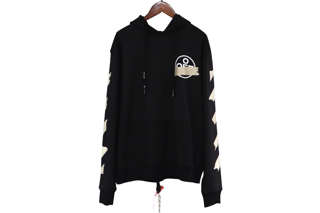 💰260
高版本OFF-WHITE C/O VIRGIL ABLOH 胶带箭头印花连帽卫衣,男女同款,经久不息的爆款。采用420g高克重纯棉毛圈面料,经过高温高压印花工艺,永不退色永不开裂。重叠印花具有层次感。定制字母帽绳、洗水吊牌等辅料标配,细节到位。os版型上身毫无压力
尺码:S-XL