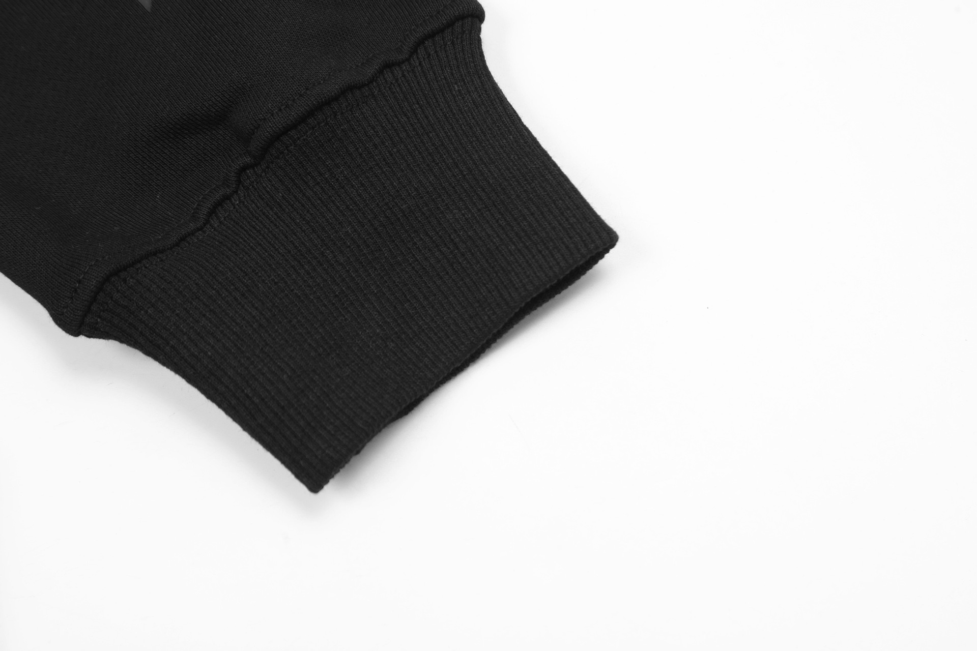 💰260
高版本OFF-WHITE C/O VIRGIL ABLOH 卡拉瓦乔圣母油画印花连帽卫衣,男女同款,经久不息的爆款。采用420g高克重纯棉毛圈面料,德国进口机器高清数码印花,环保级材料,色彩纯正,图䅁清晰,高温烫印加固印花,永不退色永不开裂!定制抽绳,洗水吊牌等辅料标配,细节到位。os版型上身毫无压力
尺码:S-XL