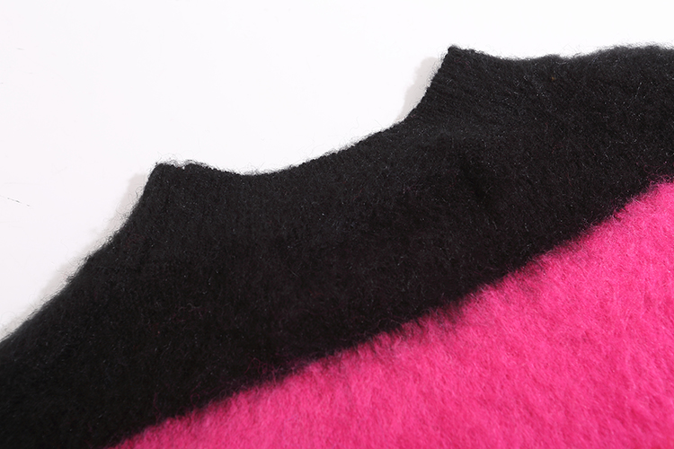 💰280
高版本OFF-WHITE 渐变箭头针织马海毛衣,男女同款。独立染缸定染五个不同层次纱线,渐变晕染递进 颜色过渡非常自然。整件拉毛工艺处理 毛感自然。oversize宽松版型 随意凹造型长筒靴 打底裤 小白鞋 运动鞋随便搭。超显白 自带时髦感 男女皆可穿,三标齐全 实拍所见即所得。
马海毛得名于土耳其语,意为“最好的毛”。弹性好,耐压,有特殊光泽,是制造长毛绒织物的优良原料,世界市场上高级的动物纺织纤维原料之一。
⚠️毛衣清洗方式:马海毛较轻较软,所以注意千万不能机洗,不能机洗!!强调!!
⚠️建温水冷水手洗
尺码:S~XL