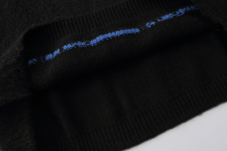 💰280
高版本OFF-WHITE 渐变箭头针织马海毛衣,男女同款。独立染缸定染五个不同层次纱线,渐变晕染递进 颜色过渡非常自然。整件拉毛工艺处理 毛感自然。oversize宽松版型 随意凹造型长筒靴 打底裤 小白鞋 运动鞋随便搭。超显白 自带时髦感 男女皆可穿,三标齐全 实拍所见即所得。
马海毛得名于土耳其语,意为“最好的毛”。弹性好,耐压,有特殊光泽,是制造长毛绒织物的优良原料,世界市场上高级的动物纺织纤维原料之一。
⚠️毛衣清洗方式:马海毛较轻较软,所以注意千万不能机洗,不能机洗!!强调!!
⚠️建温水冷水手洗
尺码:S~XL