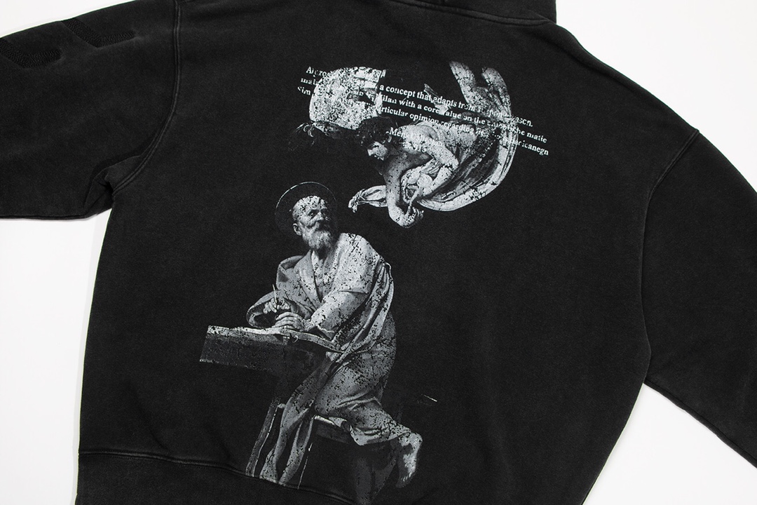 💰270
高版本OFF-WHITE 圣马修与天使印花水洗卫衣,男女同款,官网在售款。采用420g高克重纯棉毛圈面料,成衣水洗做旧,德国进口机器高清数码印花,环保级材料,色彩纯正,图䅁清晰,高温烫印加固印花,永不退色永不开裂!定制金属抽绳,洗水吊牌等辅料标配,细节到位。os版型上身毫无压力
尺码:S-XL