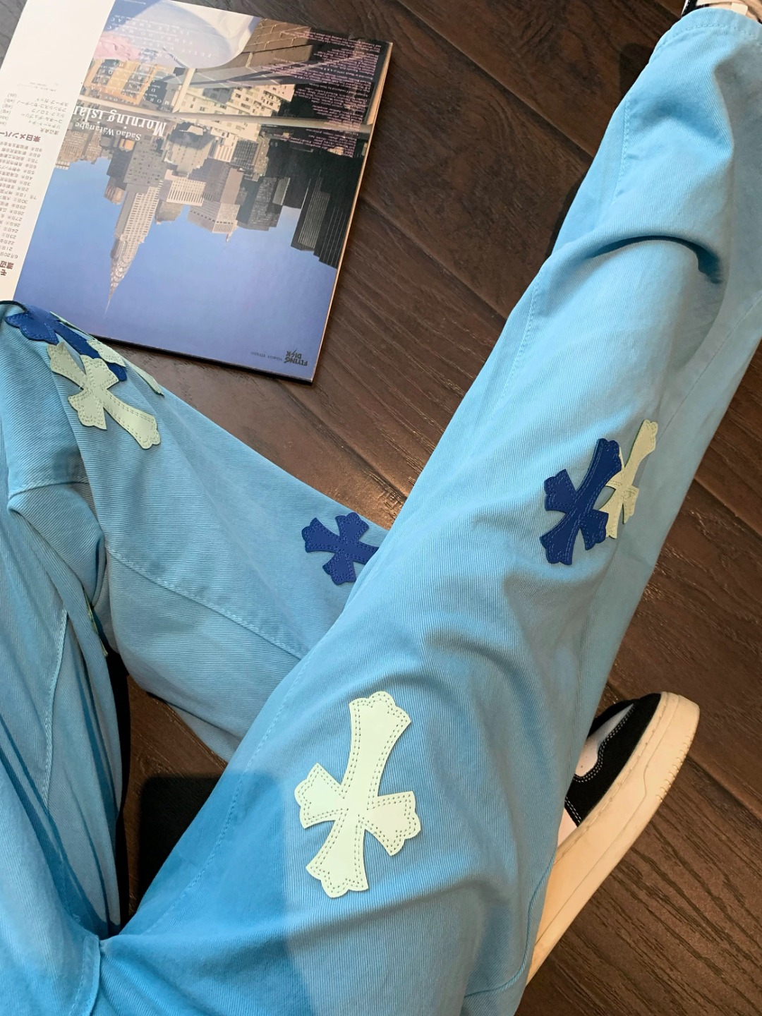 #Chrome Hearts克罗心 多巴胺配色冰蓝皮标十字牛仔裤 上身效果图#