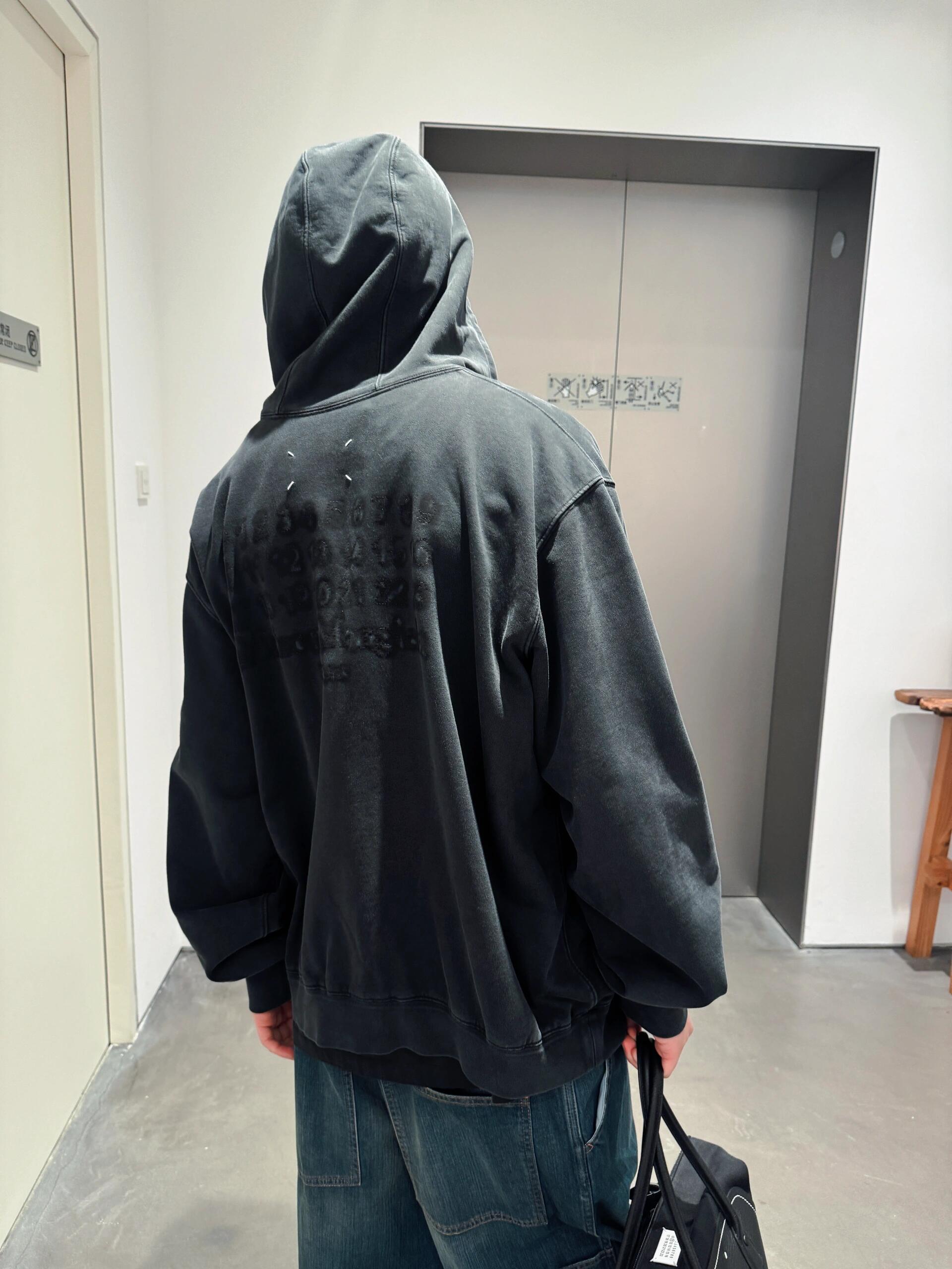 #MaisonMargiela/马吉拉 残缺数字刺绣开衫外套 上身效果图#