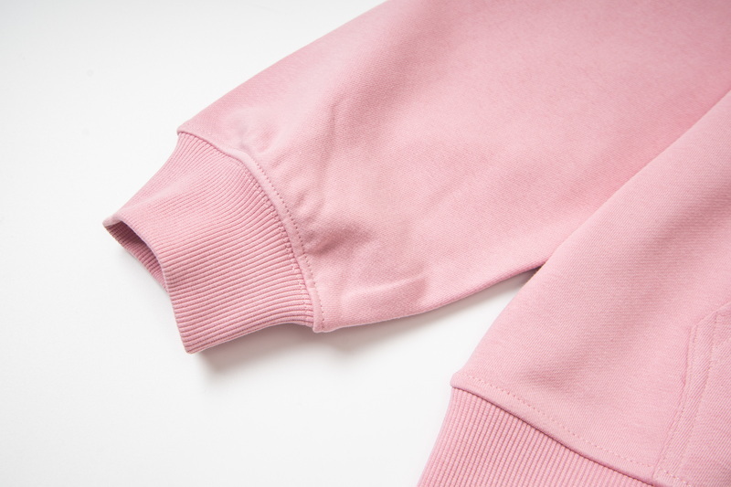 💰280
高版本MaisonMargiela/马吉拉 残缺数字刺绣开衫外套,樱花粉神仙配色,男女同款。 采用460g重磅毛圈面料 非市面380g薄款普通版本 注意区分!过高温缩水2次 不计成本控制缩率在2%内,特有手工缝标特色设计语言.三标保持一致! 采用田岛机重工刺绣logo,精细绣花无毛边杂线 凹凸质感明显 感无敌,细节决定一切!出街配搭必备单品
尺码:44(S)-46(M)-48(L)-50(XL)