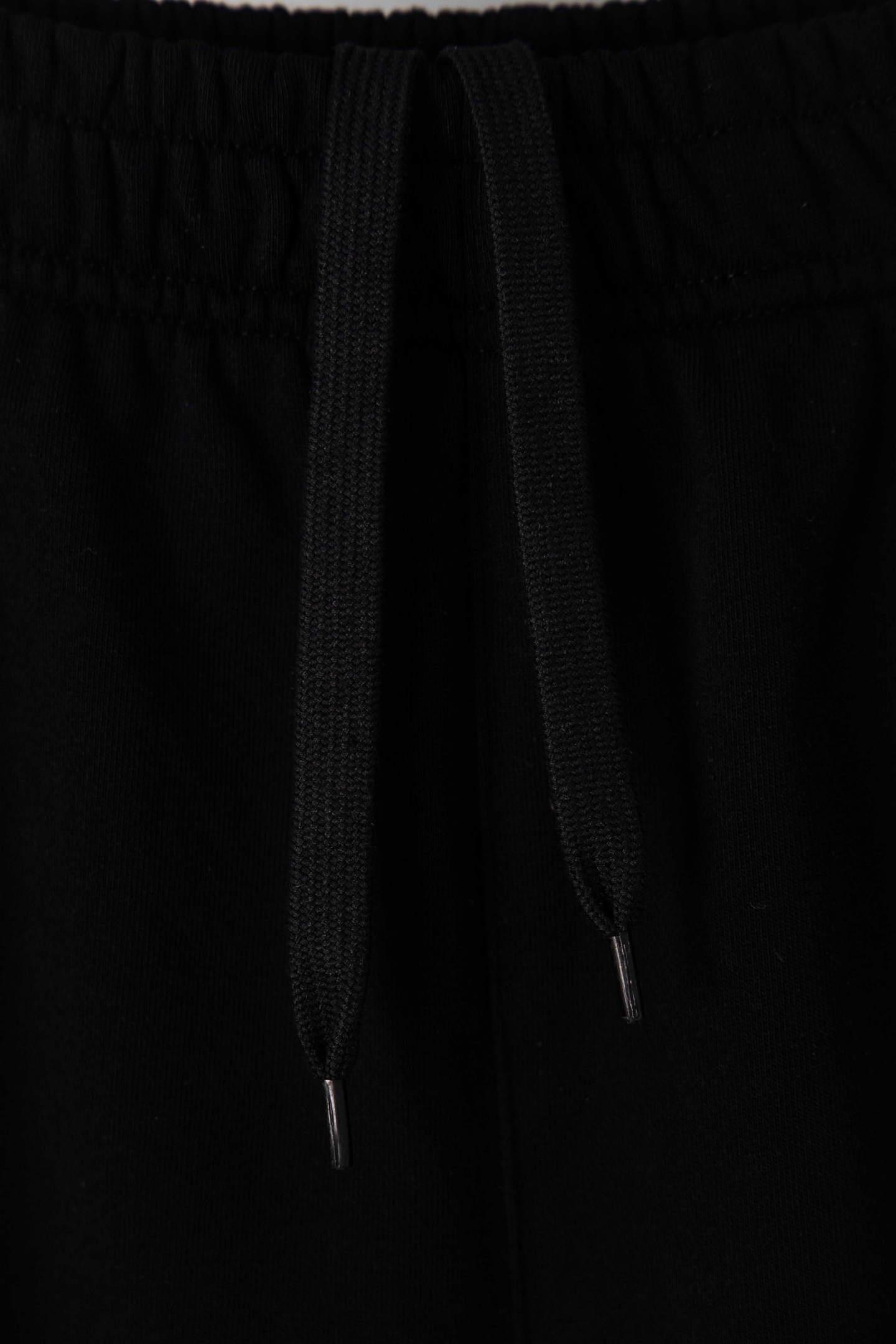 💰250
高版本MaisonMargiela/马吉拉 涂鸦数字印花阔腿休闲裤卫裤,男女同款。450g重磅毛圈面料 区别市面380g薄版 定制mm6辅料 标签 涂鸦数字印花 不易脱落变形 前幅采用流体裁剪 左右幅拼接缝合设计下摆定制猪鼻弹簧扣 抽绳可调节设计腰头内置抽绳可活动调节 整阔腿宽松版型上身不挑男女非常百搭 完美出品
尺码:44(S)-46(M)-48(L)-50(XL)