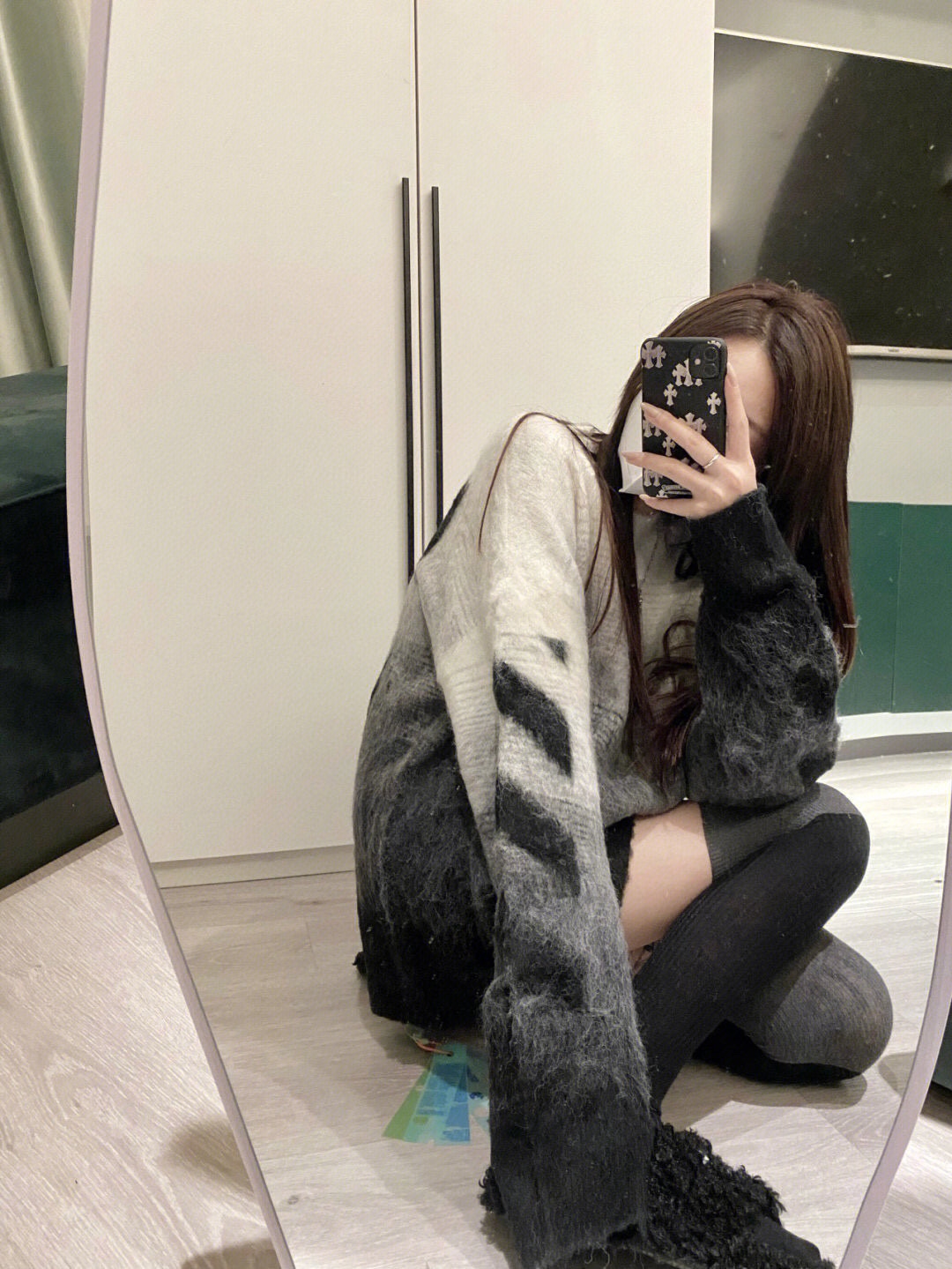 #OFF-WHITE 渐变箭头针织马海毛衣 上身效果图#