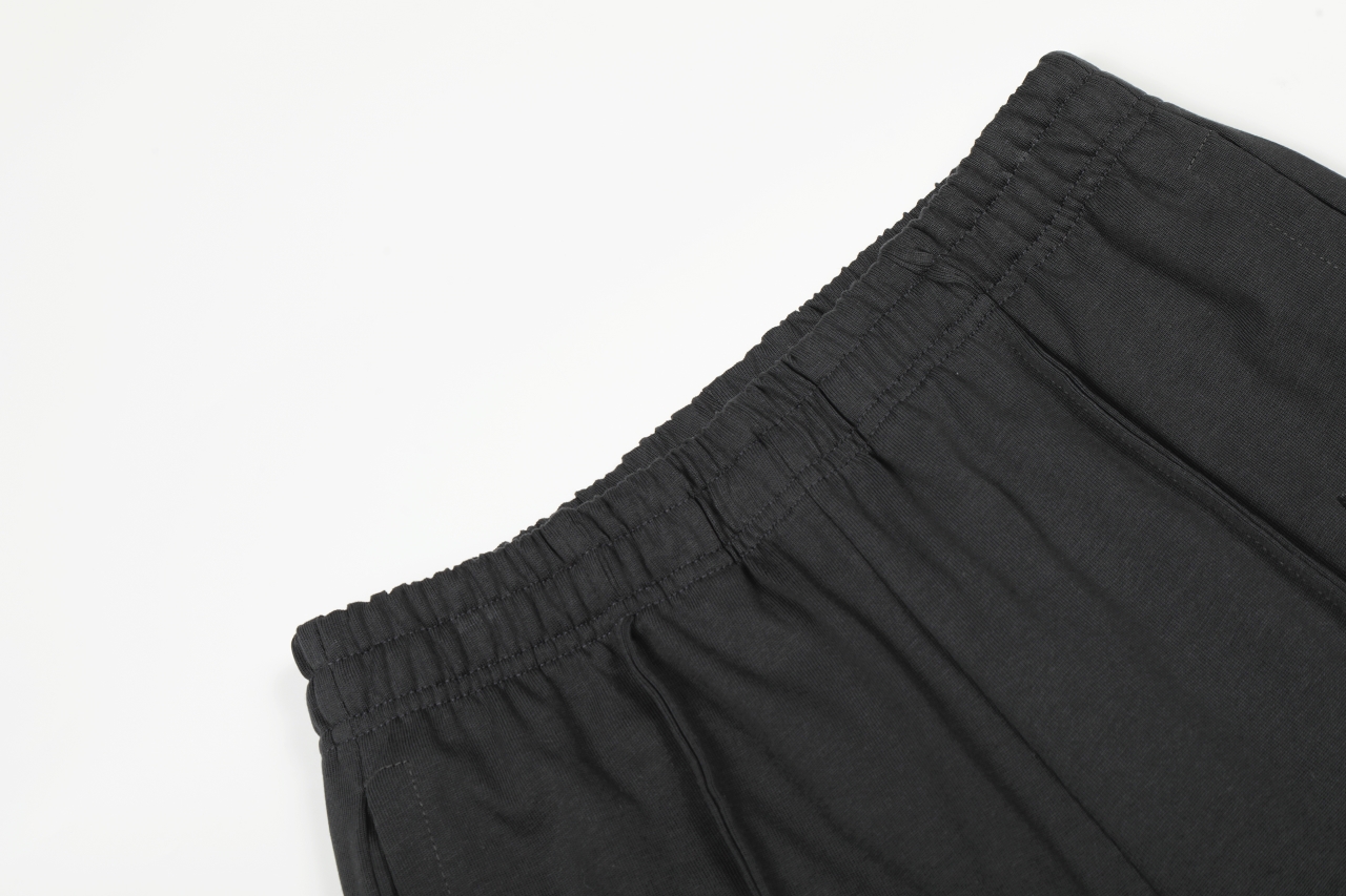 💰250
高版本MaisonMargiela/马吉拉 拼接阔腿休闲裤卫裤,男女同款。450g重磅毛圈面料 区别市面380g薄版 定制mm6辅料 标签 先缝合主标后采用硅体材质进行手工高温压烫 不易脱落变形前幅采用流体裁剪 左右幅拼接缝合设计下摆定制猪鼻弹簧扣 抽绳可调节设计腰头内置抽绳可活动调节 整阔腿宽松版型上身不挑男女非常百搭 完美出品
尺码:44(S)-46(M)-48(L)-50(XL)