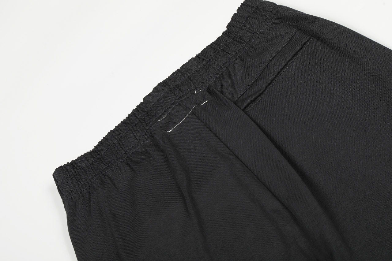 💰250
高版本MaisonMargiela/马吉拉 拼接阔腿休闲裤卫裤,男女同款。450g重磅毛圈面料 区别市面380g薄版 定制mm6辅料 标签 先缝合主标后采用硅体材质进行手工高温压烫 不易脱落变形前幅采用流体裁剪 左右幅拼接缝合设计下摆定制猪鼻弹簧扣 抽绳可调节设计腰头内置抽绳可活动调节 整阔腿宽松版型上身不挑男女非常百搭 完美出品
尺码:44(S)-46(M)-48(L)-50(XL)