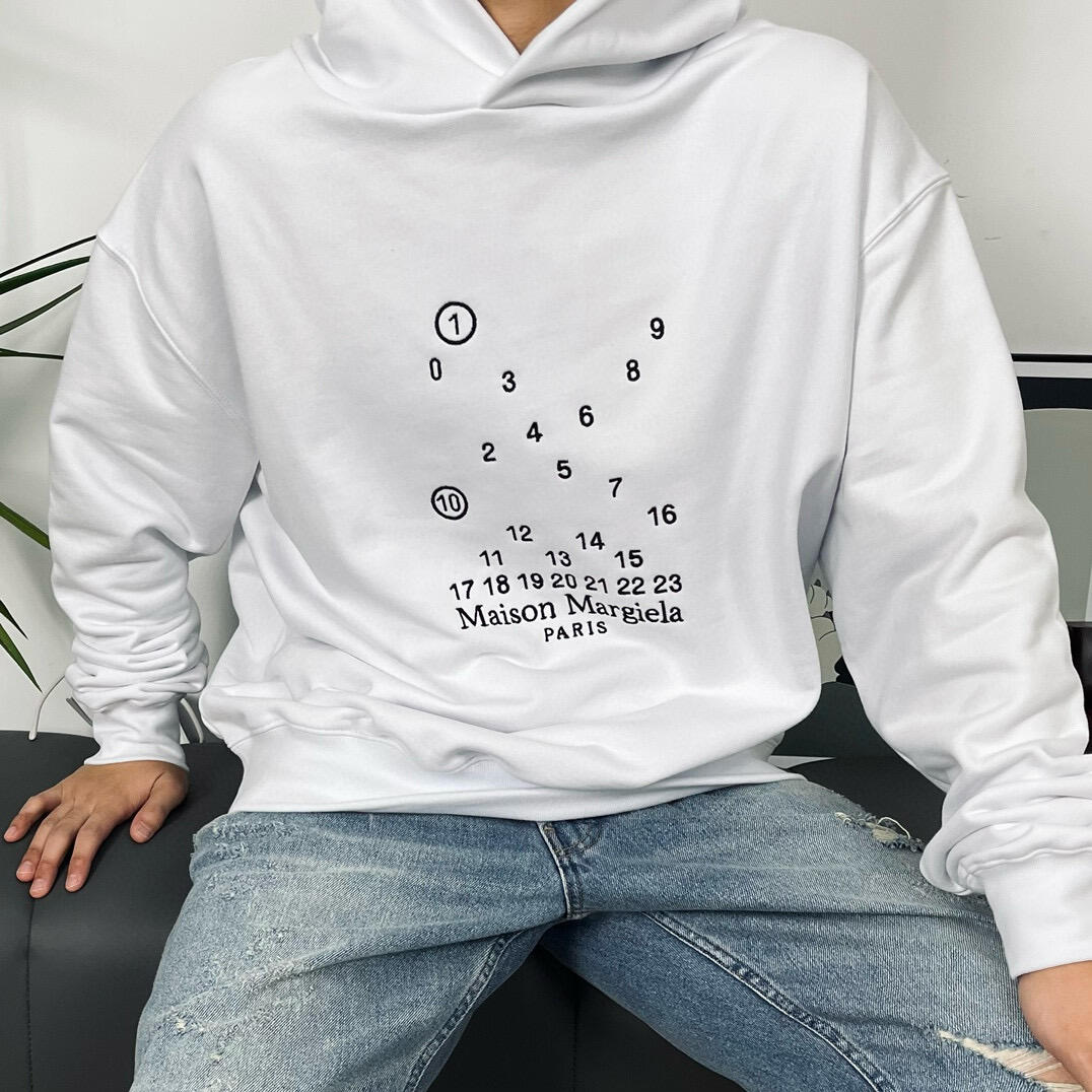 #MaisonMargiela/马吉拉 刺绣数字字母连帽卫衣 上身效果图#