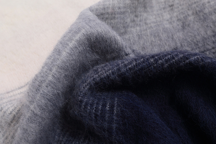 💰280
高版本OFF-WHITE 渐变箭头针织马海毛衣,男女同款。独立染缸定染五个不同层次纱线,渐变晕染递进 颜色过渡非常自然。整件拉毛工艺处理 毛感自然。oversize宽松版型 随意凹造型长筒靴 打底裤 小白鞋 运动鞋随便搭。超显白 自带时髦感 男女皆可穿,三标齐全 实拍所见即所得。
马海毛得名于土耳其语,意为“最好的毛”。弹性好,耐压,有特殊光泽,是制造长毛绒织物的优良原料,世界市场上高级的动物纺织纤维原料之一。
⚠️毛衣清洗方式:马海毛较轻较软,所以注意千万不能机洗,不能机洗!!强调!!
⚠️建温水冷水手洗
尺码:S~XL