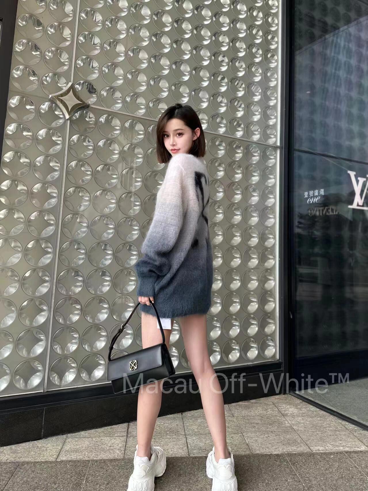 #OFF-WHITE 渐变箭头针织马海毛衣 上身效果图#