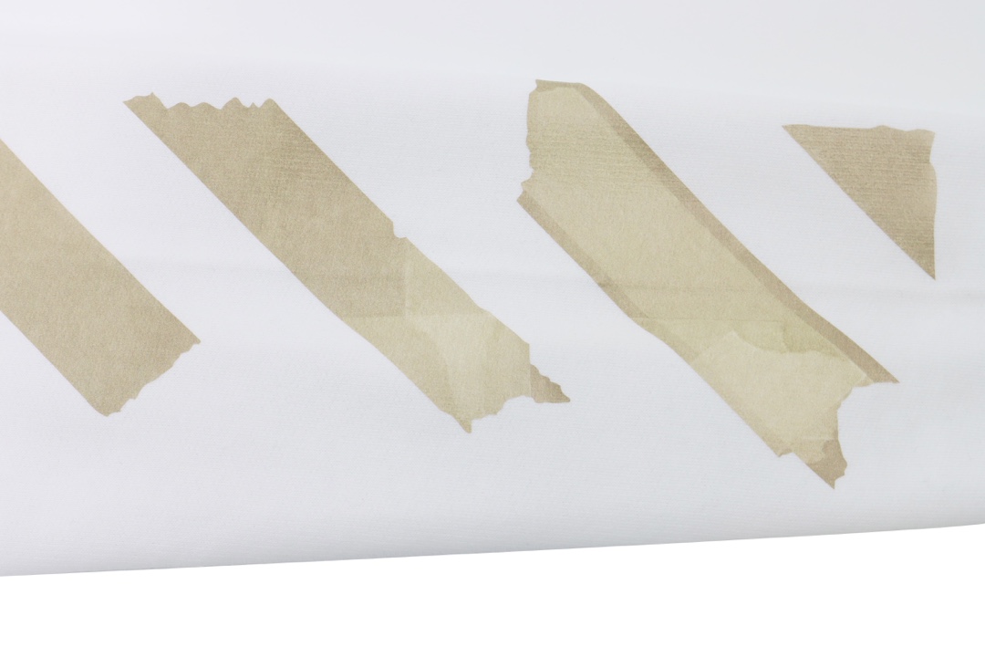 💰230
高版本OFF-WHITE C/O VIRGIL ABLOH 胶带箭头印花圆领卫衣,男女同款,经久不息的爆款。采用高克重纯棉毛圈面料,经过高温高压印花工艺,永不退色永不开裂。重叠印花具有层次感,洗水吊牌等辅料标配,细节到位。os版型上身毫无压力
尺码:S-XL