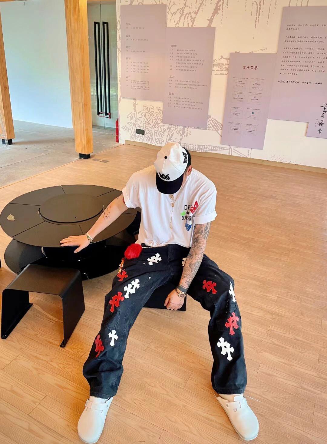 #Chrome hearts克罗心 红白满皮标伐木裤牛仔裤 上身效果图#