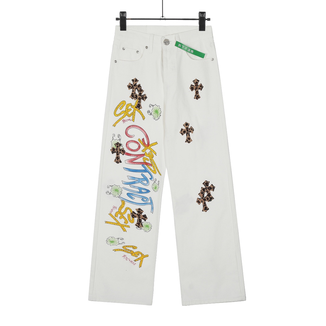 💰270
高版本Chrome Hearts克罗心 Mattyboy涂鸦彩绘豹纹十字牛仔裤，男女同龄。白色豹纹克罗心牛仔裤是一款时尚且个性的潮流单品 ,将白色牛仔与豹纹元素巧妙拼接，部分款式还搭配拼皮及十字架等克罗心标志性元素，展现出哥特式街头风格 ~手绘和白色真的是绝配  定制涂鸦，街头感十足～重工手绘涂鸦工艺，版型上身非常好，前后十字架重工logo工艺点缀，洋气十足
尺码：28-30-32-34