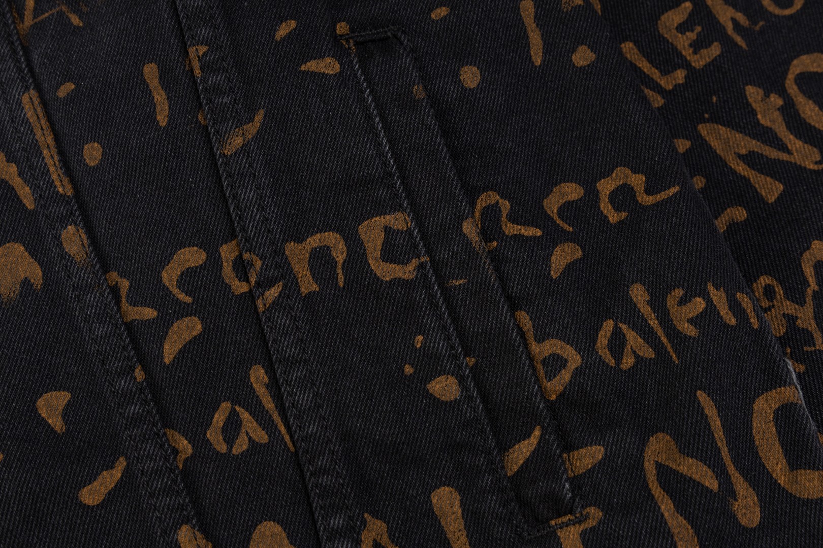 高版本BALENCIAGA/巴黎世家 弹幕满印字母牛仔外套