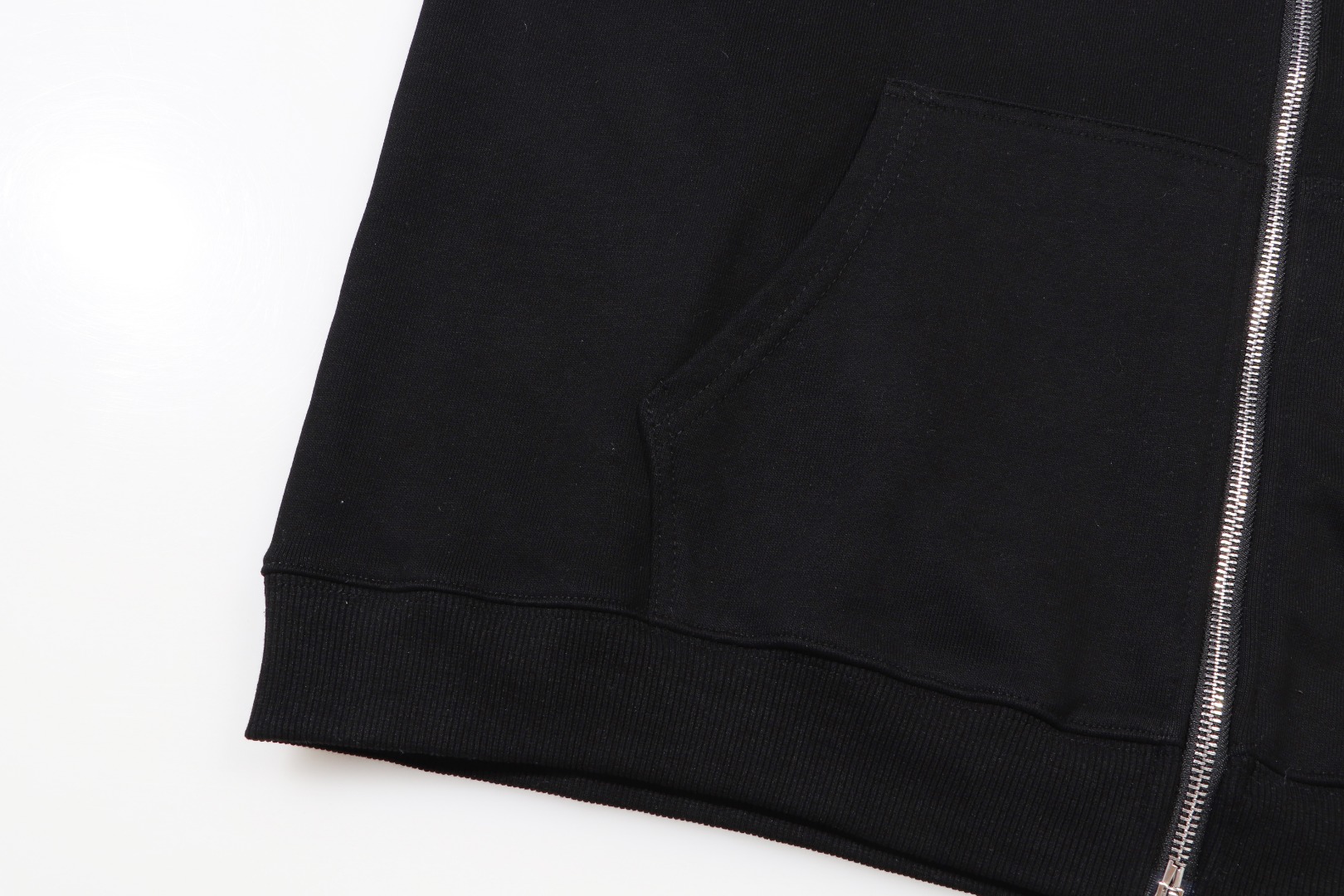 高版本MaisonMargiela/马吉拉 经典款刺绣四角标开衫外套