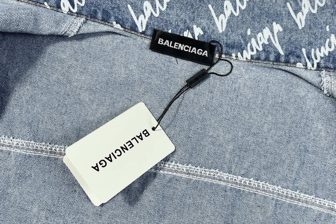 高版本BALENCIAGA/巴黎世家 弹幕满印字母牛仔外套