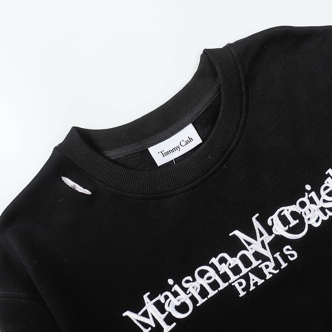 高版本MaisonMargiela/马吉拉 x Tommy Cash联名刺绣字母圆领卫衣