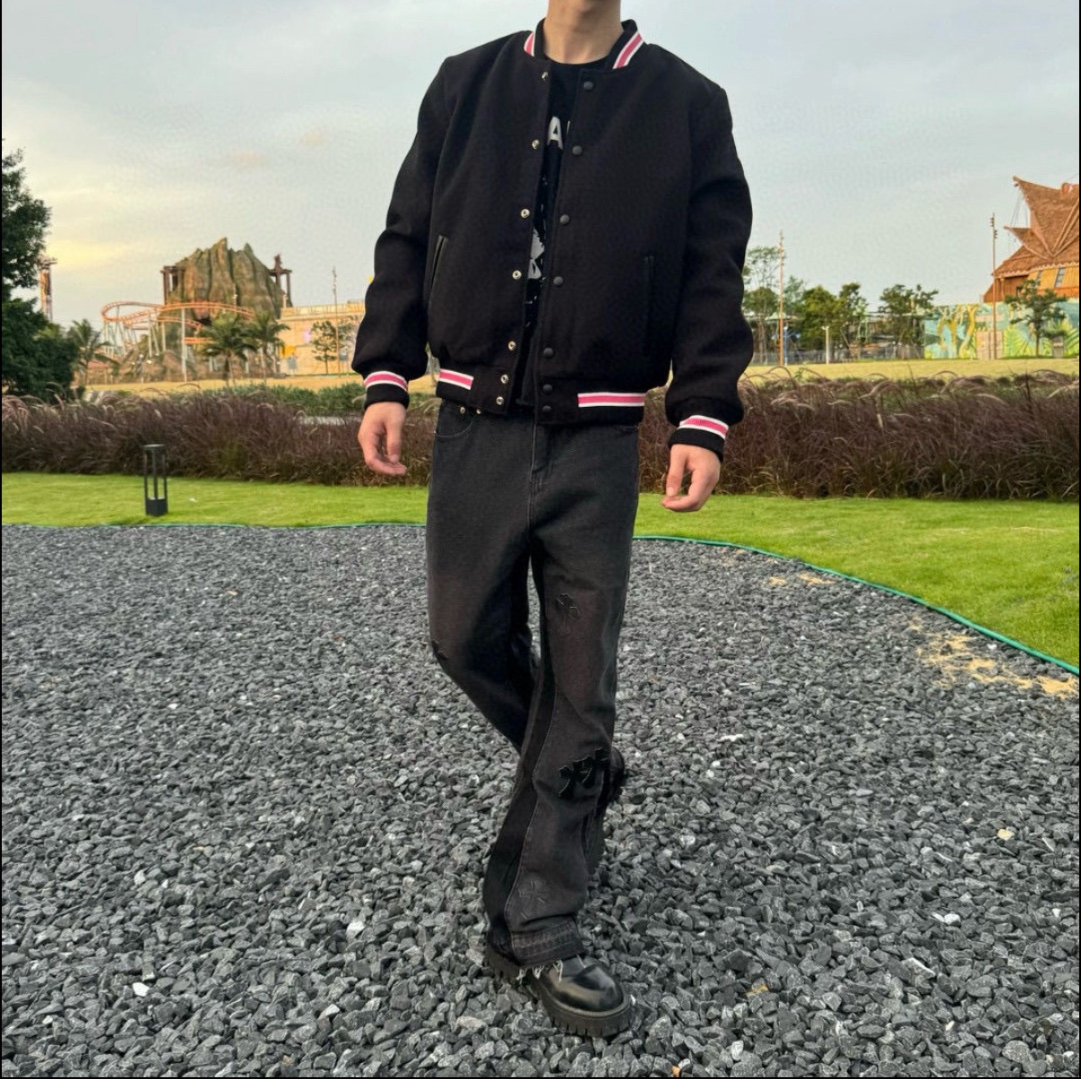 #Chrome hearts克罗心 x Gallery Dept.联名皮标十字拼接微喇牛仔裤 上身效果图#