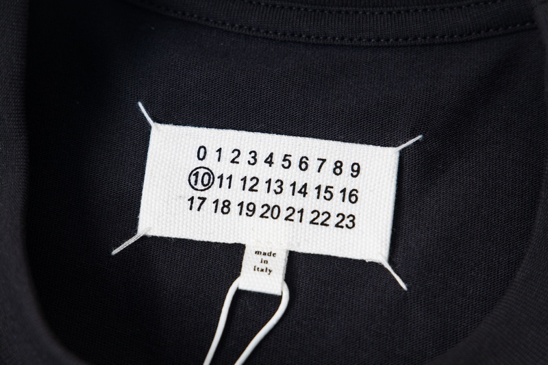 高版本MaisonMargiela/马吉拉 重影刺绣数字短袖 高版本MaisonMargiela/马吉拉 重影刺绣数字短袖