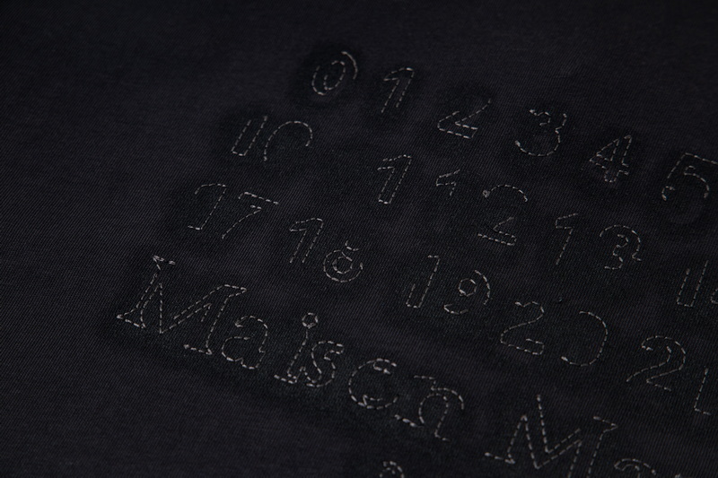 高版本MaisonMargiela/马吉拉 重影刺绣数字短袖 高版本MaisonMargiela/马吉拉 重影刺绣数字短袖