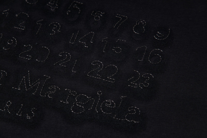 高版本MaisonMargiela/马吉拉 重影刺绣数字短袖 高版本MaisonMargiela/马吉拉 重影刺绣数字短袖