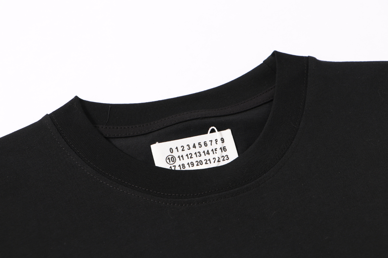 高版本MaisonMargiela/马吉拉 MM6红蓝胶带数字印花短袖-Chinese UA Cheap High Quatity Brand Clothes Bags handbags Sneakers wholesale wholesaler seller from China Factory suppliers Fashion Clothing Shoes best Quality Beautiful Price 高版本MaisonMargiela/马吉拉 MM6红蓝胶带数字印花短袖