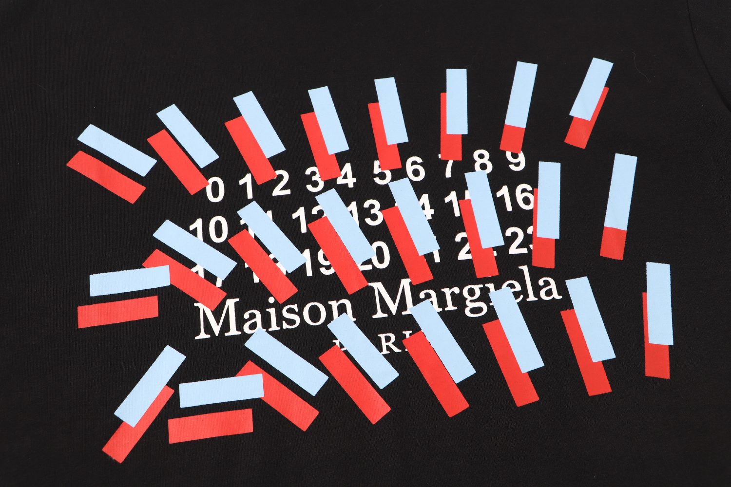 高版本MaisonMargiela/马吉拉 MM6红蓝胶带数字印花短袖-Chinese UA Cheap High Quatity Brand Clothes Bags handbags Sneakers wholesale wholesaler seller from China Factory suppliers Fashion Clothing Shoes best Quality Beautiful Price 高版本MaisonMargiela/马吉拉 MM6红蓝胶带数字印花短袖