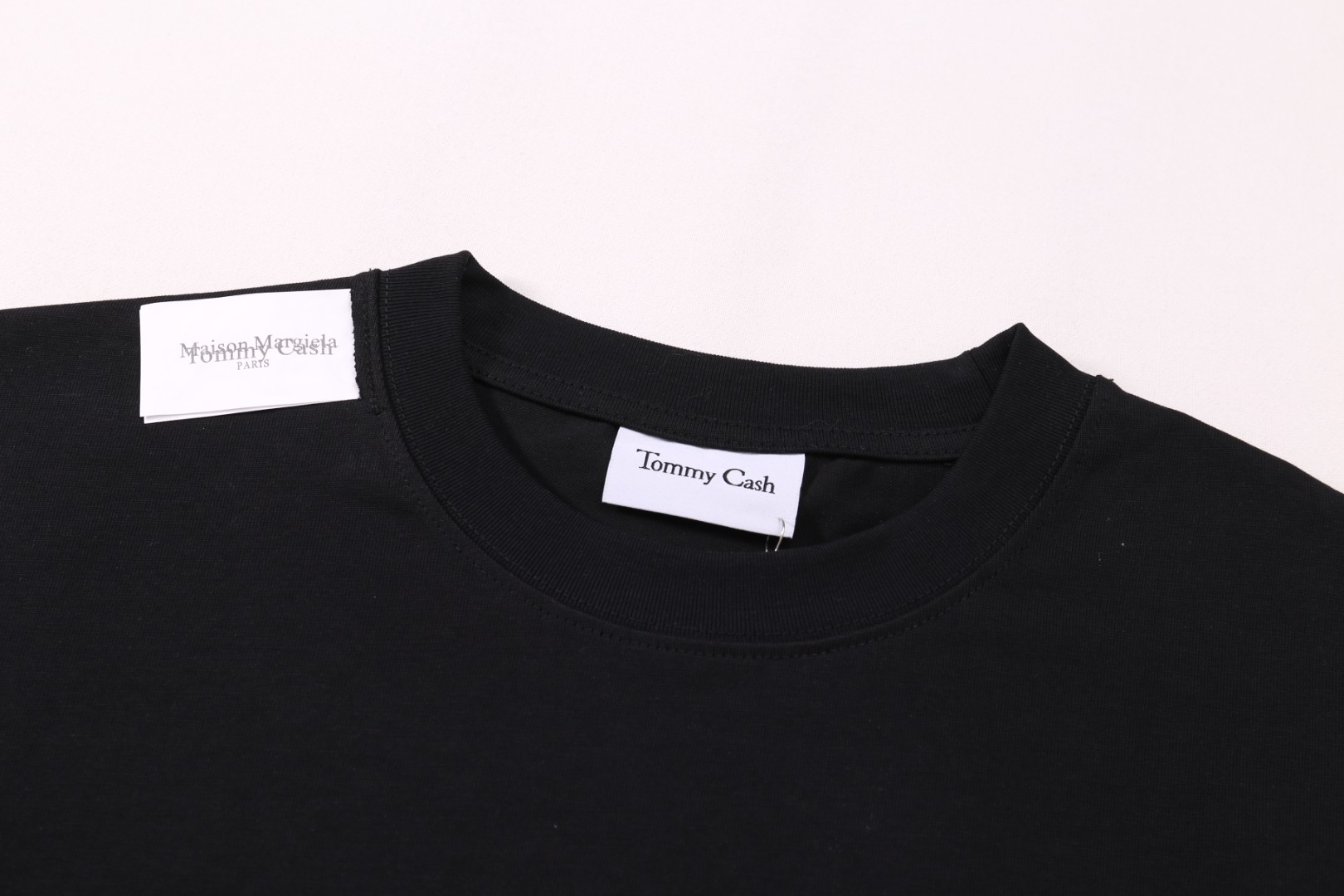 高版本MaisonMargiela/马吉拉 x Tommy Cash联名款刺绣字母短袖