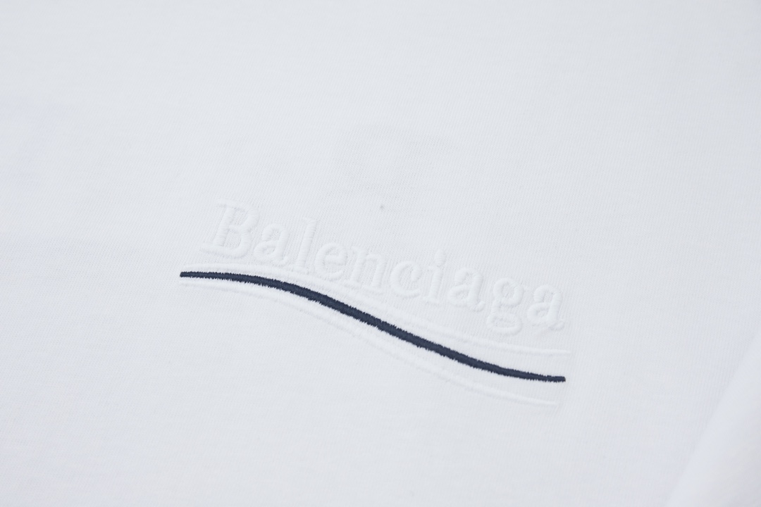 高版本BALENCIAGA/巴黎世家 重工刺绣logo短袖 男女同款 前幅经典字母刺绣-莆田鞋,莆田鞋货源,高仿鞋,高仿鞋货源,安福档口,莆田高仿鞋,莆田鞋批发,高仿鞋批发,莆田高仿运动鞋,高仿运动鞋,莆田运动鞋 高版本BALENCIAGA/巴黎世家 重工刺绣logo短袖 男女同款 前幅经典字母刺绣